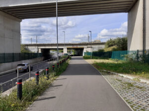 Approaching Cow Lane bridge