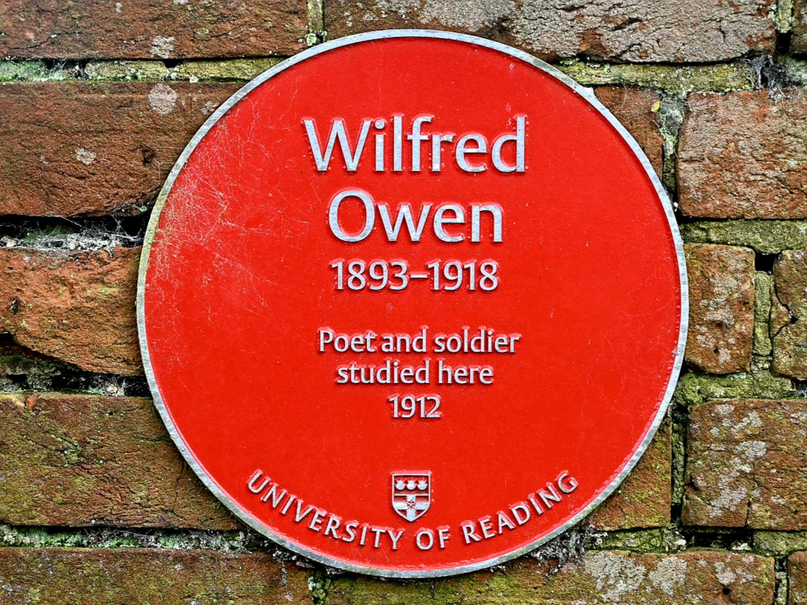Wilfred Owen red plaque
